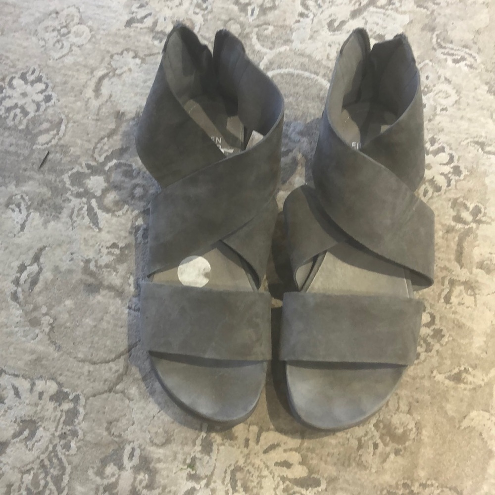BNWT Eileen Fisher sandals in grey❤️
